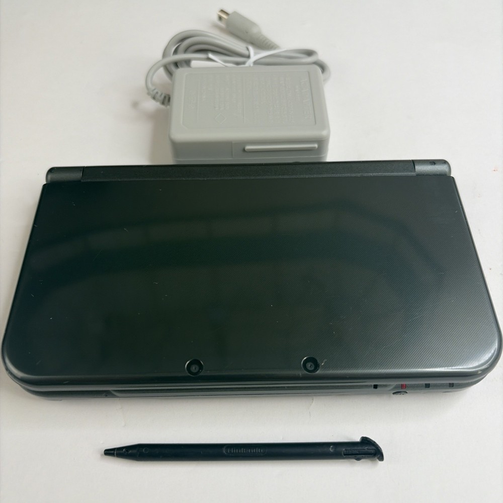 NICE! New Nintendo 3DS XL Gray Black Console Top IPS Charger Stylus US Version