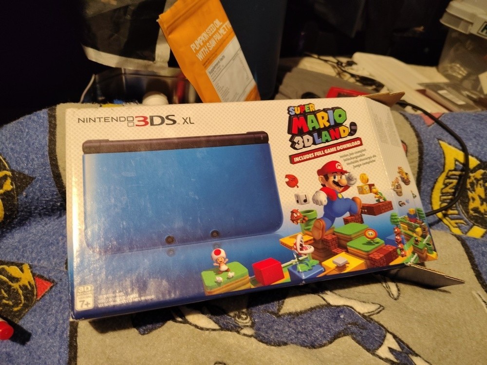 VERY NICE Nintendo 3DS XL Super Mario 3D Land Console Blue In Original Box