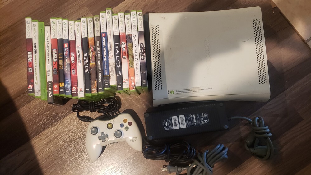 60GB Xbox 360 Console with Controller and 19 physical Games *INSTANT COLLECTION*