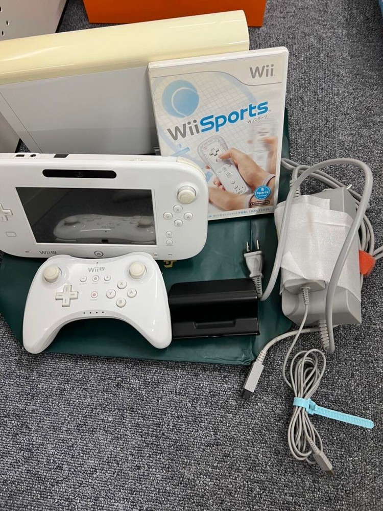 Nintendo Wii U basic set 8gb White Tested Woking Box Cable USED