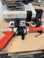 Nintendo NES Action Set Console – All Cables 2 Controllers- Zapper & Games