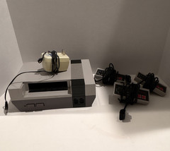 Nintendo NES Console Gray w/ 3 Wired Controllers & AC Power Adapter READ DESC