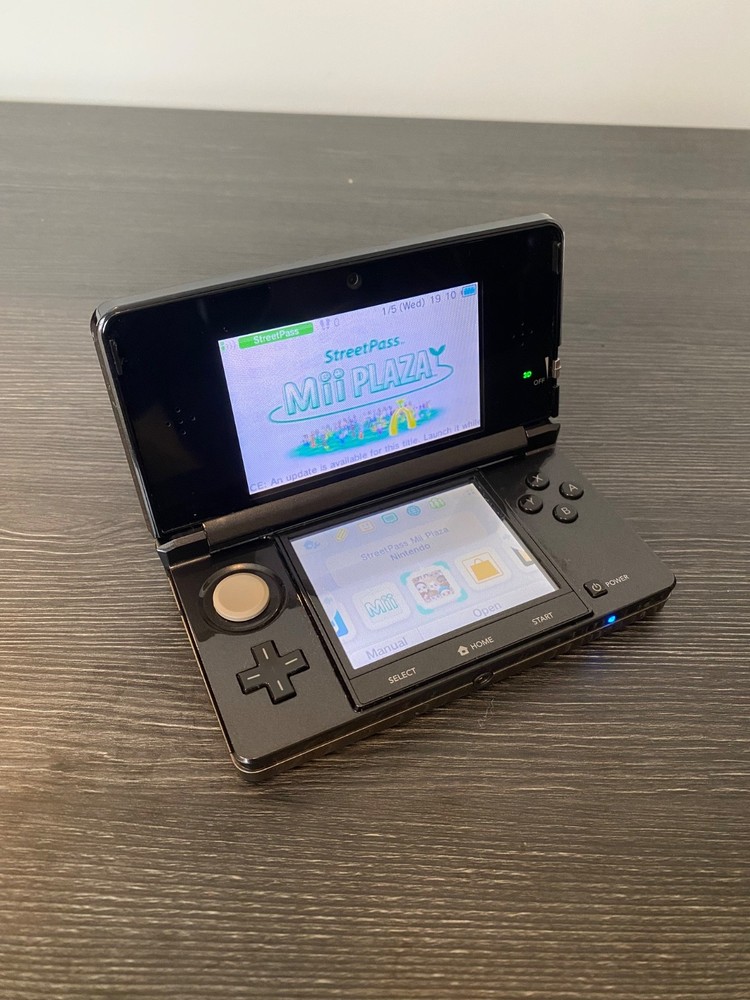 Nintendo 3DS Cosmo Black Handheld Console w/ OEM Charger Tested Working