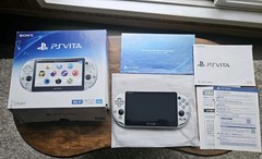 PS Vita PCH-2000 Silver Japan W/box