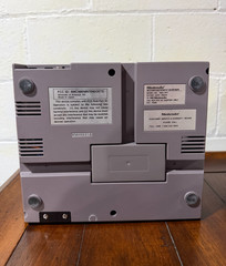 Nintendo Entertainment System – Console + Super Mario/Duck Hunt – Gray (NES-001)
