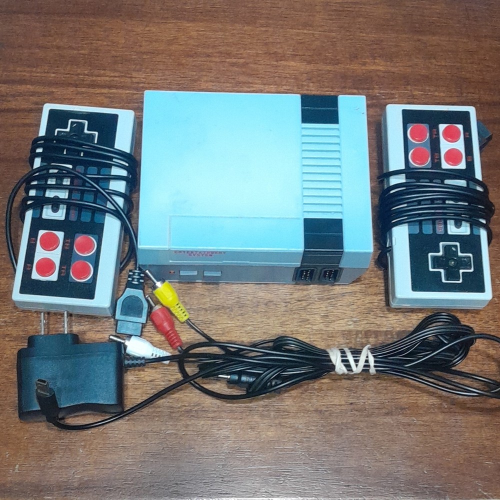 Mini Nintendo NES Style Entertainment System Console 2 Controllers AV RCA NTSC