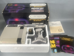 NES Nintendo Entertainment System Deluxe Set W/ Rob The Robot (MOSTLY COMPLETE)