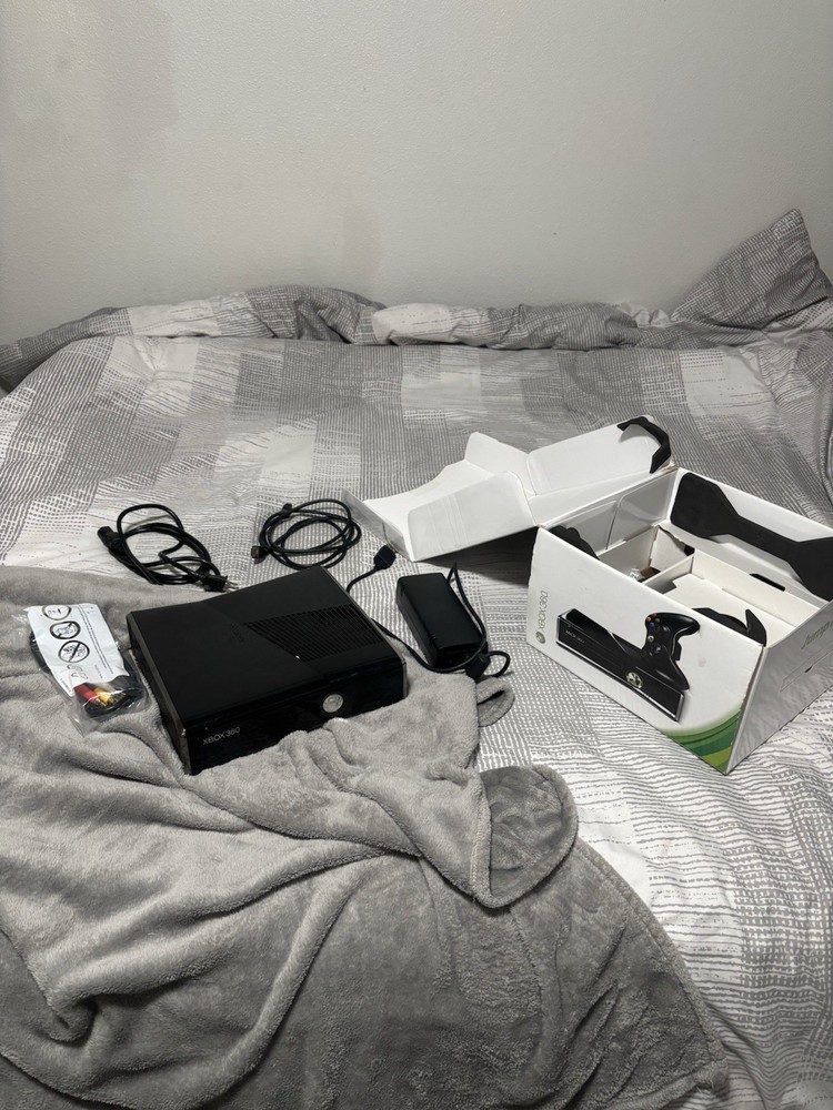Microsoft Xbox 360 S 250GB Black Kinect Ready Console w/ Cables HDMI USB-A