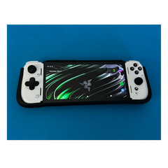 Razer Edge Android Handheld White Kishi V2 Upgrade & case, Snapdragon G3X Gen 1