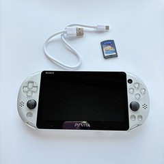 SONY PlayStation PS Vita Wi-Fi PCH-2000-ZA25 Silver Console Japan