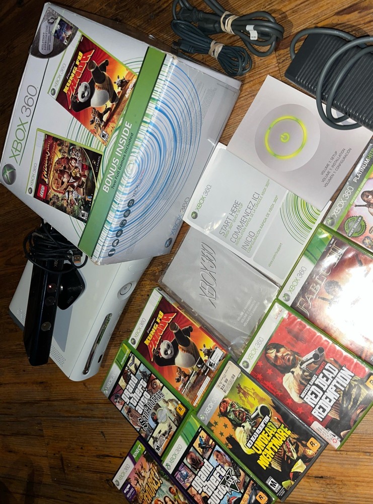 Xbox 360 White 60gb White Console bundle w/ games & Cords
