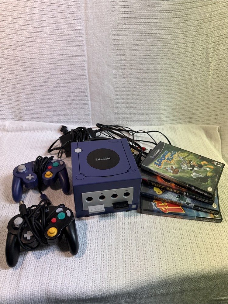 Nintendo Gamecube Console Bundle 2-Controllers 2-Memory Cards 4-Games DOL-001