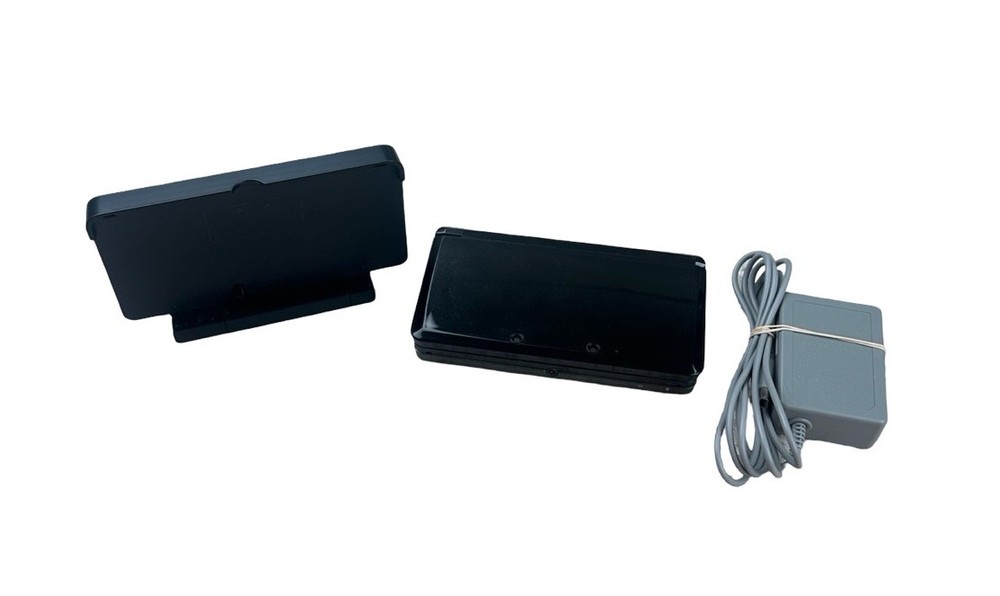 Nintendo 3DS Handheld Console Black CTR-001 (USA) W charger and stand READ