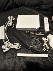 GameCube Compatible Nintendo Wii Console w/ Cords Controller Tested Read
