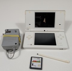 Nintendo DSi White Preloaded Library (8 games) Cartridge Game (1) Charger Stylus