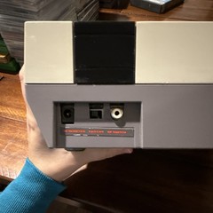 Nintendo NES Console Bundle 2 Controllers Zapper + 4 Games