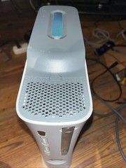 Xbox 360 White 60gb White Console bundle w/ games & Cords