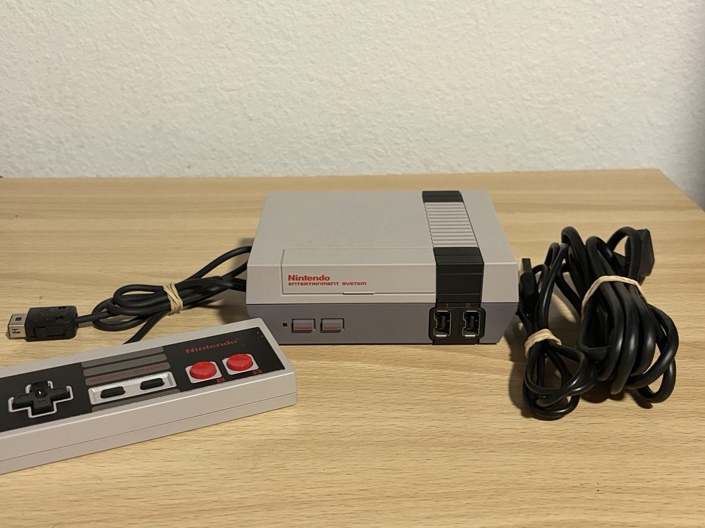 Nintendo NES Mini Classic Edition Console 30 Built-In Games, Authentic Tested