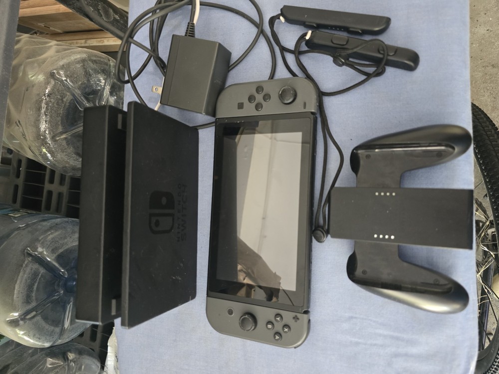 Nintendo Switch Console Bundle with Gray Joy-Cons (HAC-001)