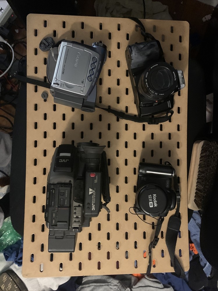 CANON KODAK JVC MILOTA BRANDED… 4 Cameras Pictured