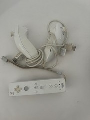 Nintendo Wii Console Bundle Tested Working Wii Play 2 Nunchucks + Remote RVL-001