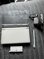 Nintendo DS Lite White Handheld Console Touchscreen w/ Stylus Charger Case