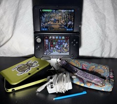 Nintendo 3DS XL Blue/Black 3D Handheld Console w/ Charger/Stylus/2Cases/SDcard