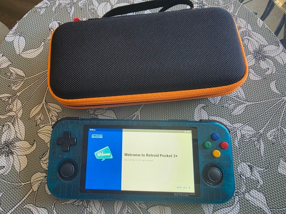 Retroid Pocket 3 Plus w/Case