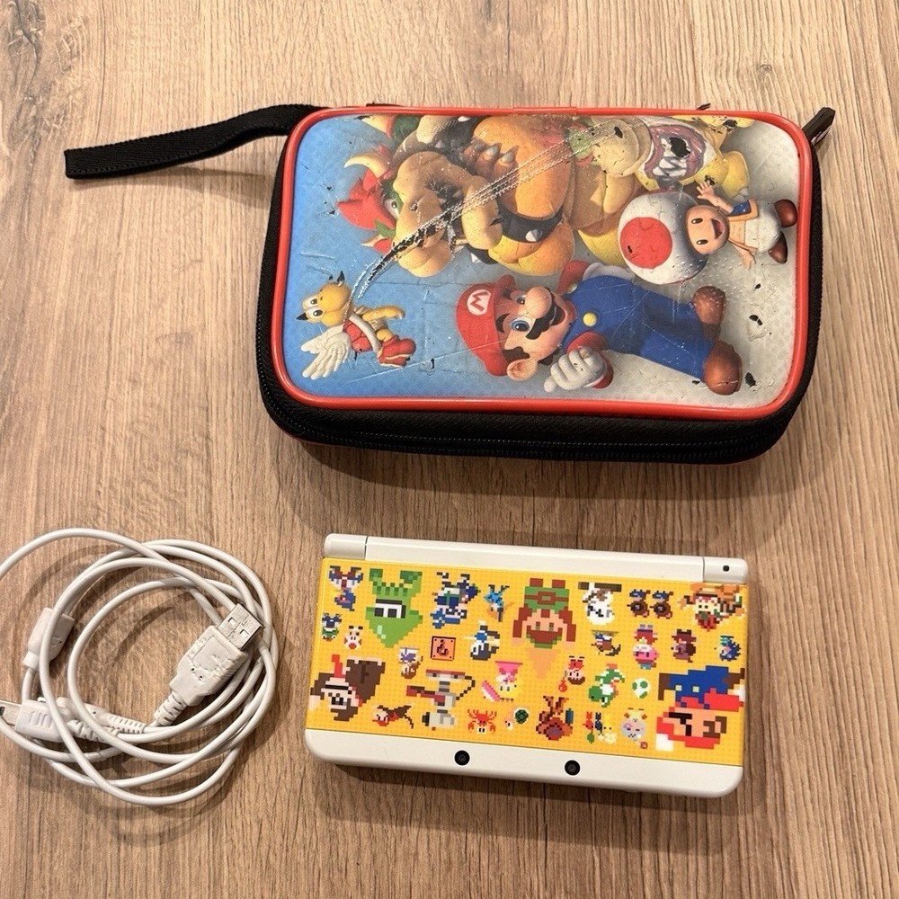 Nintendo 3DS w/SUPER MARIO MAKER KISEKAE PLATES White Handheld w/ Charger & Case