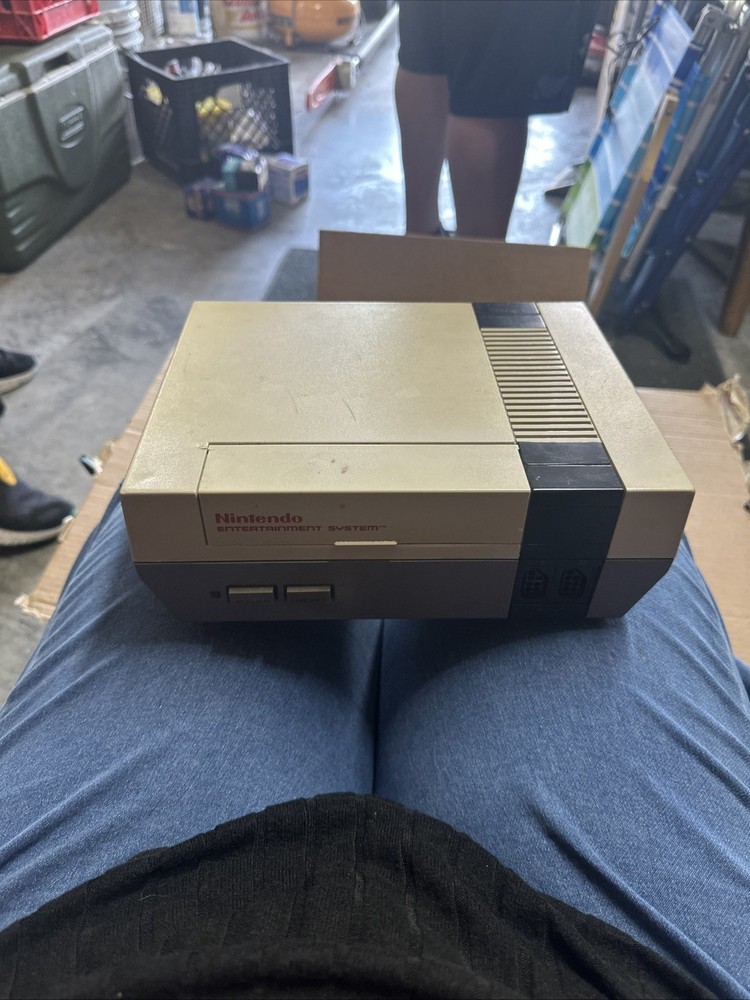 Nintendo CLVSNESA NES Classic Edition Home Console – White/Gray