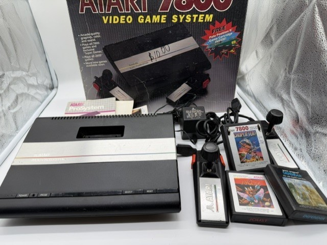 Atari 7800 Video Game Console -2 Controllers w/ box and games – Cleane and teste