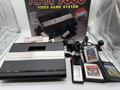 Atari 7800 Video Game Console -2 Controllers w/ box and games – Cleane and teste