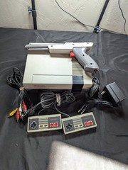 Nintendo NES Console Zapper Gun 2 Controllers Cables Tested Working