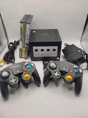 Black Nintendo GameCube Console Bundle Lot 3 Games 2 Controllers Robot SpongeBob