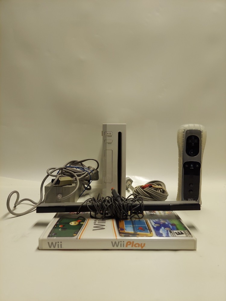 Nintendo Wii Console Bundle w/ Wii Play, Controller, & Cords TESTED