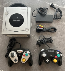 Nintendo GameCube Platinum Console – Silver With 2 Controllers