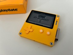 Barely used Playdate Game Console in Box with yellow Cover – mint – PDU-Y-01