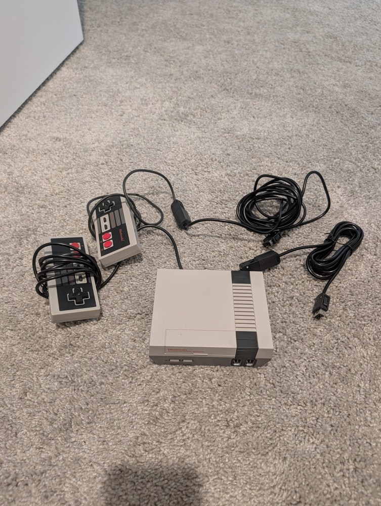 NES Mini Classic + 2 Extended controllers + Extra Games