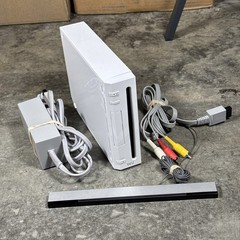 Nintendo Wii Backwards GameCube Compatible Console (RVL-001) + OEM Cables Tested