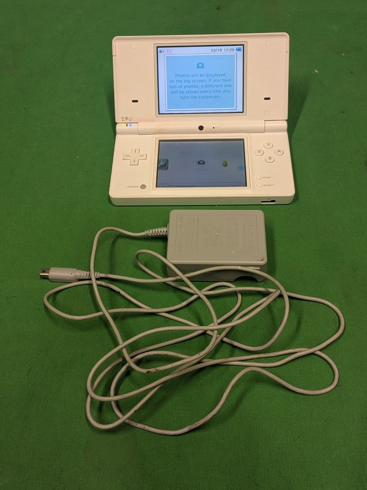 Nintendo DSi Bundle – White – Charger & 9 Games – Tested/Works