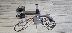 Nintendo NES-001 Console Bundle with Mario/Duck Hunt W Zapper Original