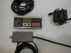 Nintendo NES Console System Bundle + Controller, 2 Zapper Guns, RF Switch