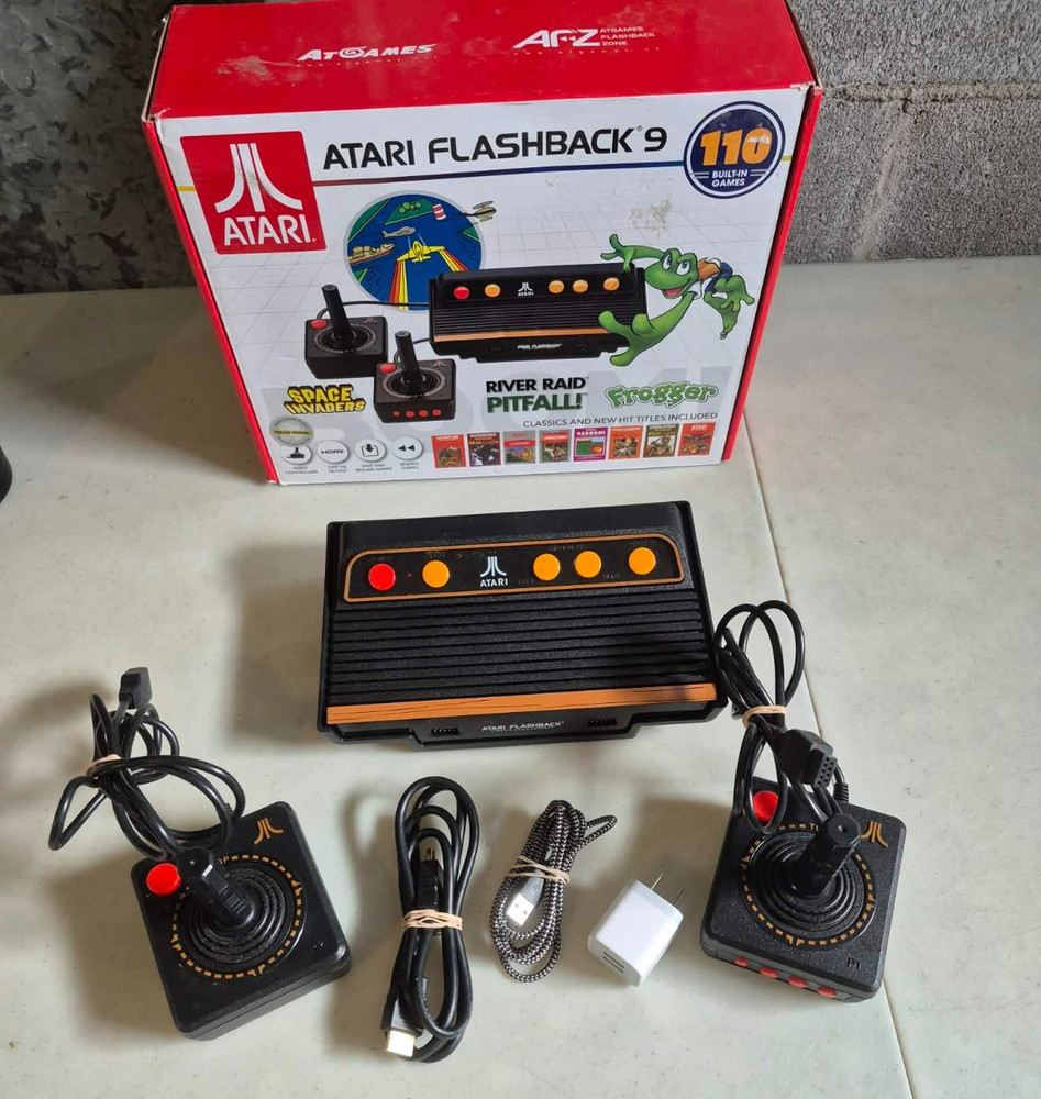 Atari Flashback 9 HDMI Retro Console Built-in Games 2 Controllers WORKS IN BOX