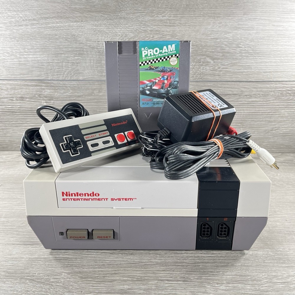 Original Nintendo NES Console Bundle Cords OEM Controller w/ RC Pro-AM Game