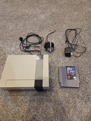 nintendo NES bundle. WORKING.