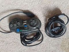 Complete Sega Genesis 16 bit video entertainment system with extra controller