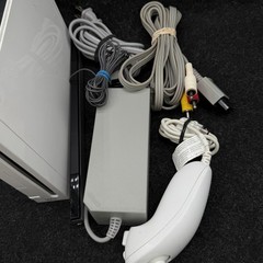 Nintendo Wii Video Game Console and Stand RVL-001 (USA) White Tested & Working
