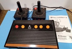 Atari Flashback 7 Deluxe Console Complete w/ Box Manual 4 Controllers 101 Games