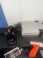 Nintendo NES Console Original TESTED Bundle W Games 3 controllers + Zapper .